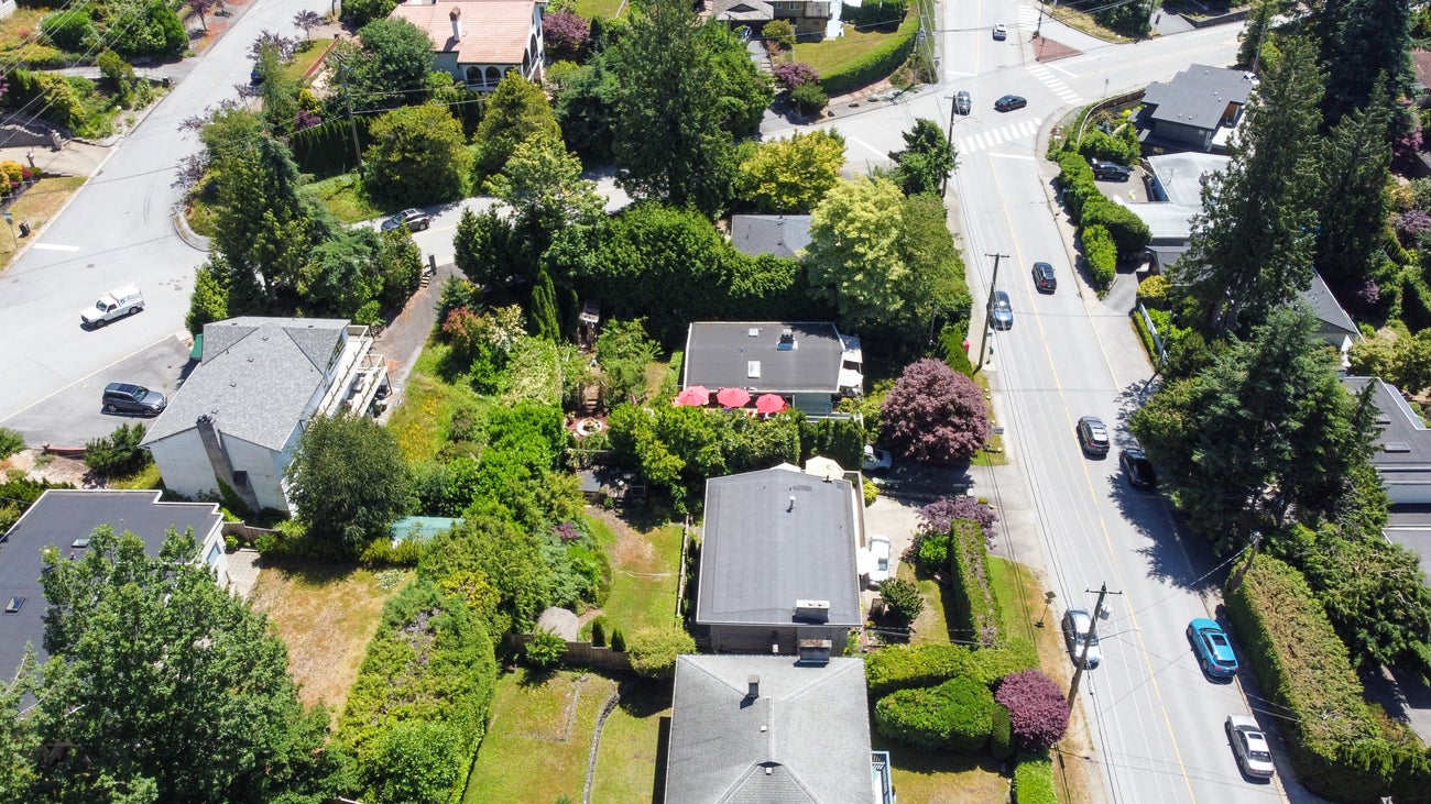 414 Montroyal Boulevard - Upper Delbrook Single Family Residence for Sale, 4 Bedrooms (R3025827) #58