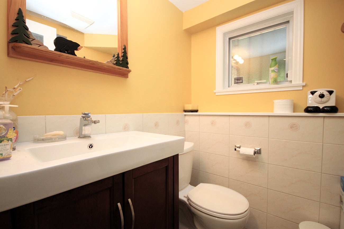 414 Montroyal Boulevard - Upper Delbrook Single Family Residence for Sale, 4 Bedrooms (R3025827) #32