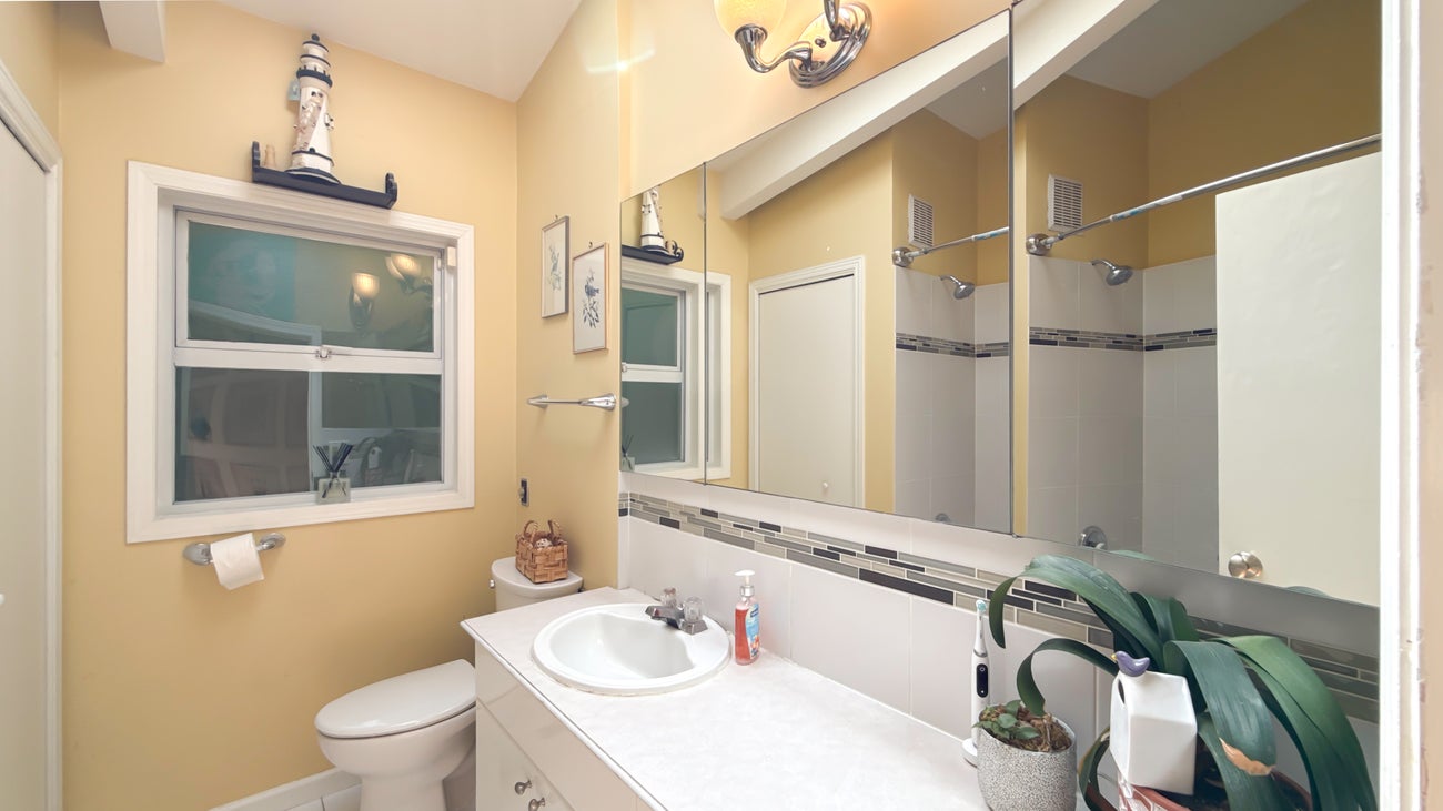 414 Montroyal Boulevard - Upper Delbrook Single Family Residence for Sale, 4 Bedrooms (R3025827) #30