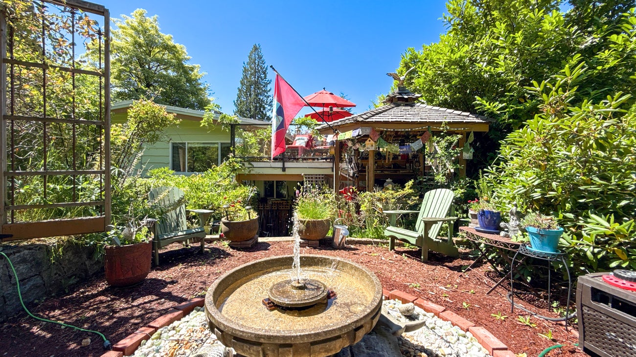 414 Montroyal Boulevard - Upper Delbrook Single Family Residence for Sale, 4 Bedrooms (R3025827) #49