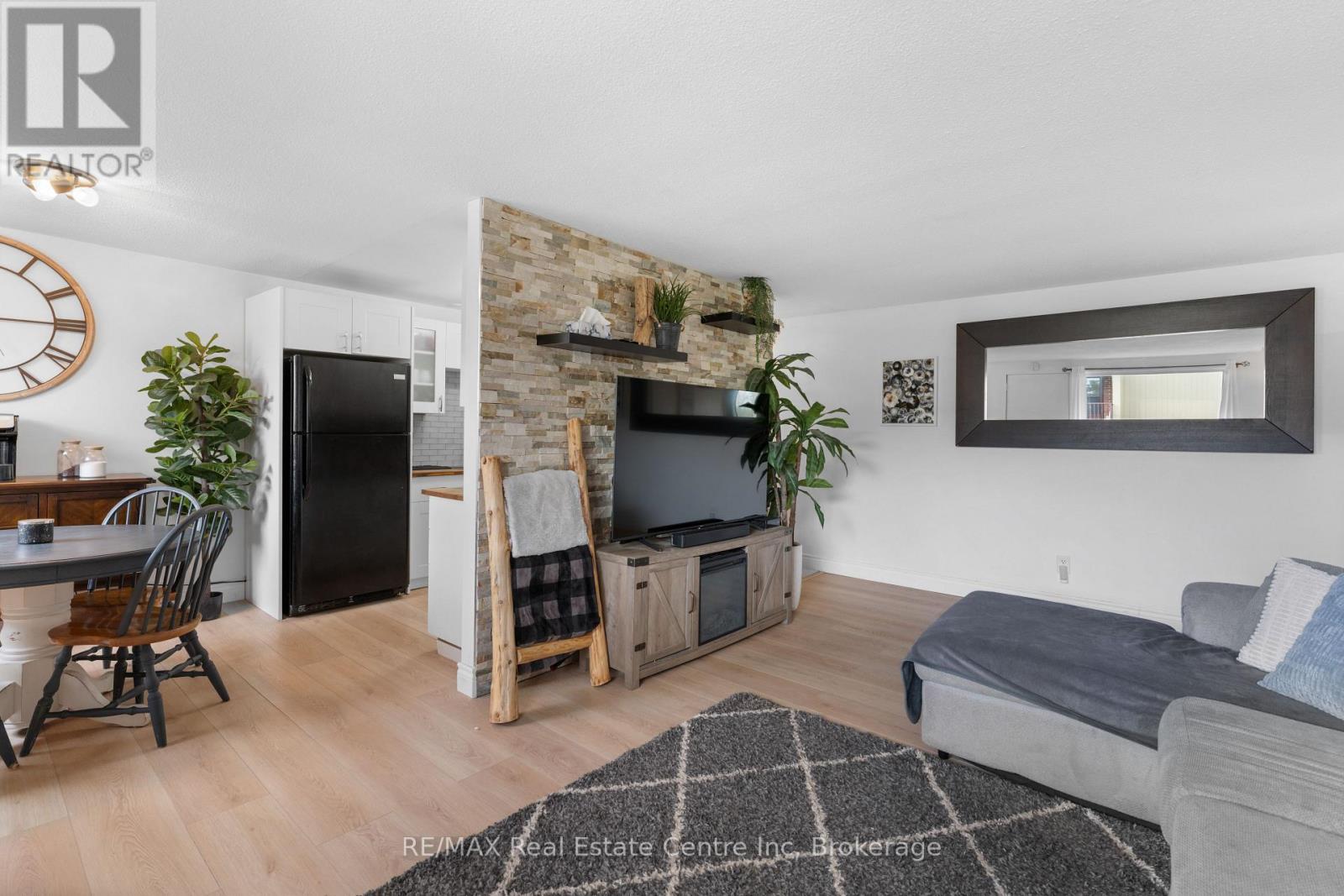 305 - 4 AVALON PLACE - Kitchener Apartment for Sale, 2 Bedrooms (X12174113)