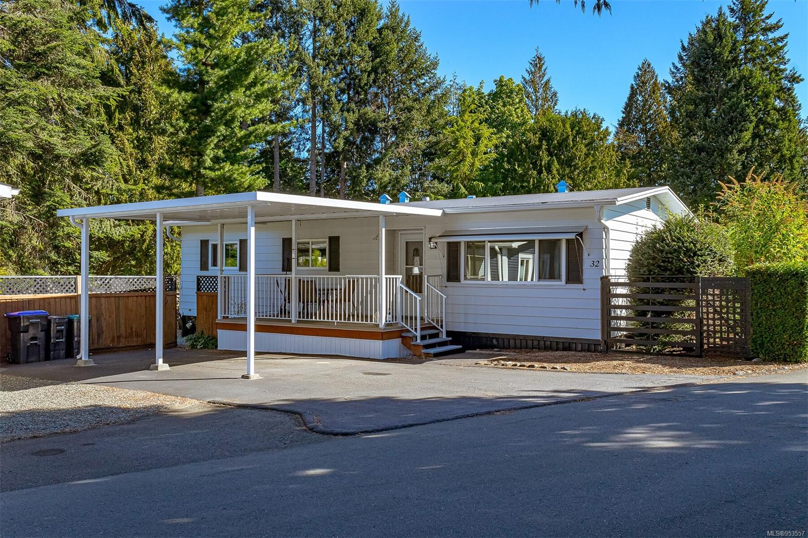 32 575 Arbutus St - PQ Qualicum Beach Manufactured Home for sale, 3 Bedrooms (953557)