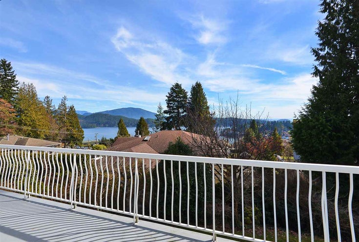582 Wildwood Crescent - Gibsons & Area House/Single Family for sale, 4 Bedrooms (R2247696)