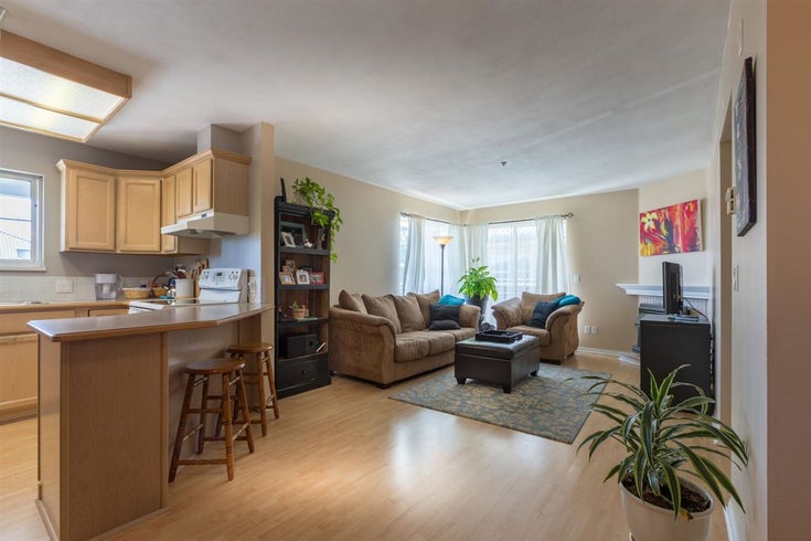21 689 Park - Gibsons & Area Apartment/Condo for sale, 2 Bedrooms (R2049914)