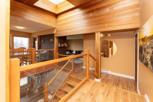4934 Geer Road - Sechelt District Single Family Residence for Sale, 3 Bedrooms (R3018192)