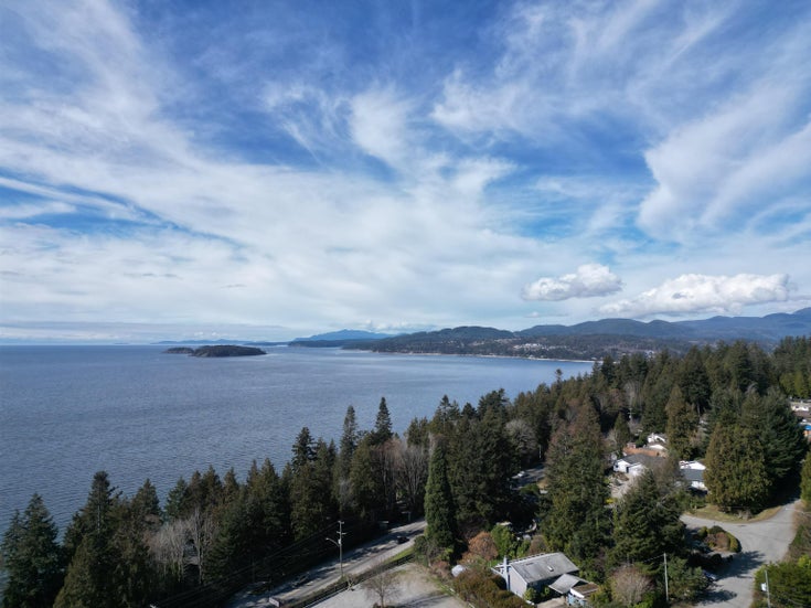 4934 Geer Road - Sechelt District Single Family Residence for Sale, 3 Bedrooms (R3039164)