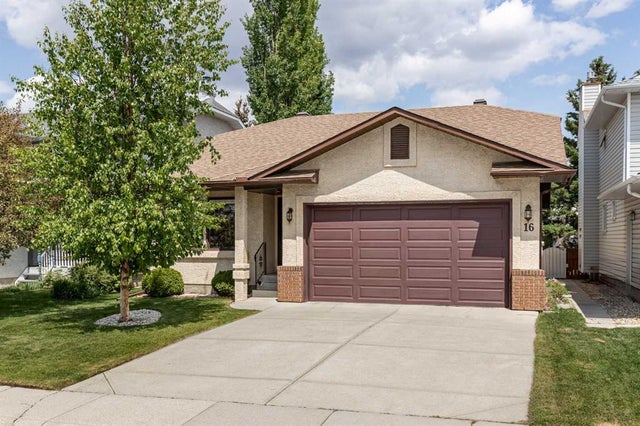 16 Sandalwood Close NW - Sandstone Valley Detached for Sale, 3 Bedrooms (A2228361)