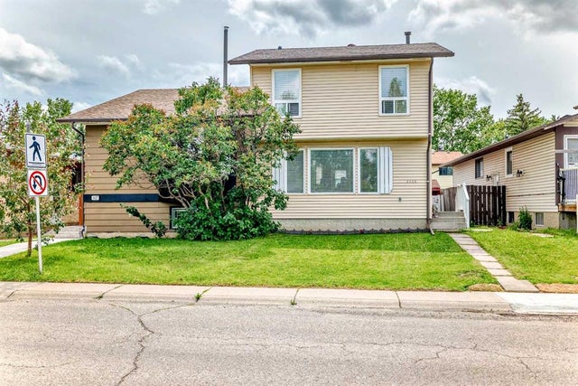 5625 Templehill Road NE - Temple Semi Detached (Half Duplex) for Sale, 3 Bedrooms (A2241478)