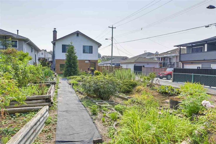 2136 E 30th Avenue - Victoria VE House/Single Family, 3 Bedrooms (R2323864)