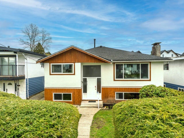 4754 Earles Street - Collingwood VE Single Family Residence for Sale, 6 Bedrooms (R2981587)