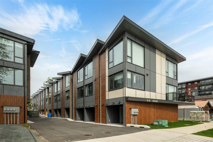 104 - 916 Orono Ave - La Langford Proper Townhouse for Sale, 2 Bedrooms (987783)
