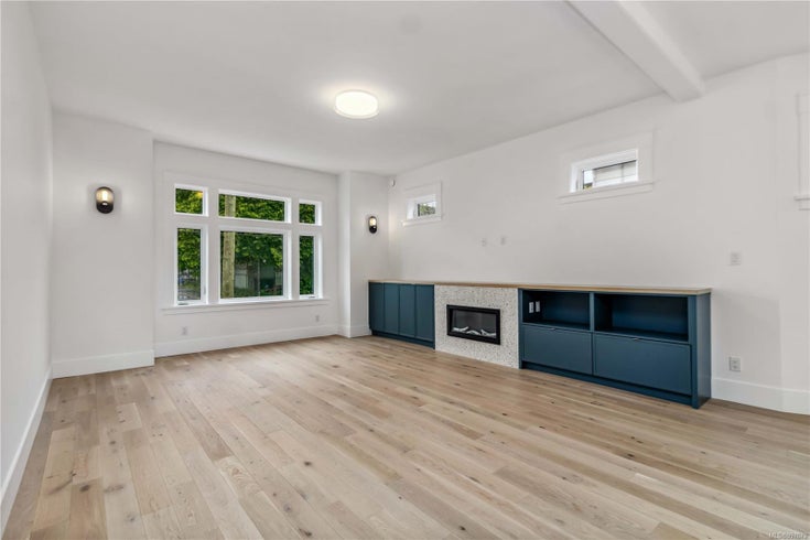 3 - 1915 Fernwood Rd - Vi Fernwood Townhouse for Sale, 2 Bedrooms (997679)