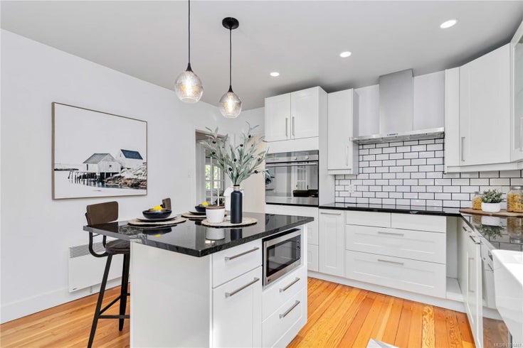1064 Deal St - OB South Oak Bay Single Family Residence for Sale, 5 Bedrooms (1001417)