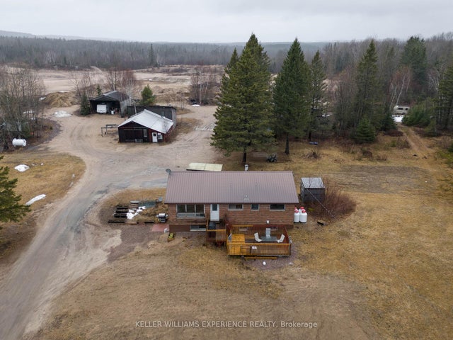 692 Forest Lake Road - Joly Detached for Sale, 2 + 2 Bedrooms (X12444175)
