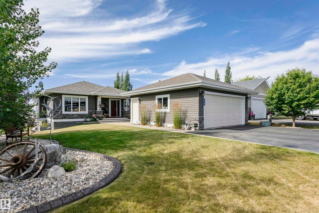 #525 55101 STE. ANNE TR - Estates At Waters Edge Detached Single Family for Sale, 4 Bedrooms (E4451897)