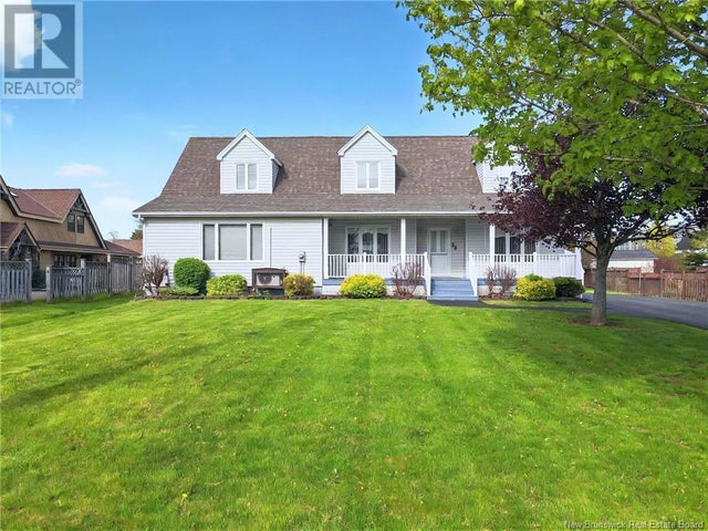 84 Hamilton - Shediac House for Sale, 6 Bedrooms (NB112885)