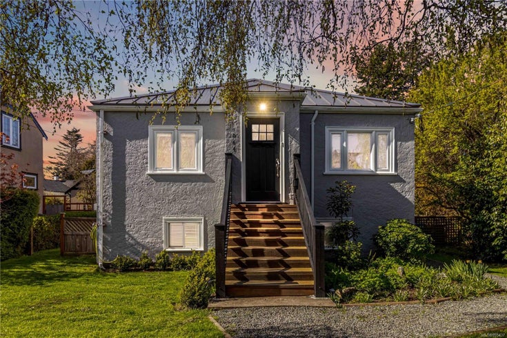 1064 Deal St - OB South Oak Bay Single Family Residence for Sale, 5 Bedrooms (995437)