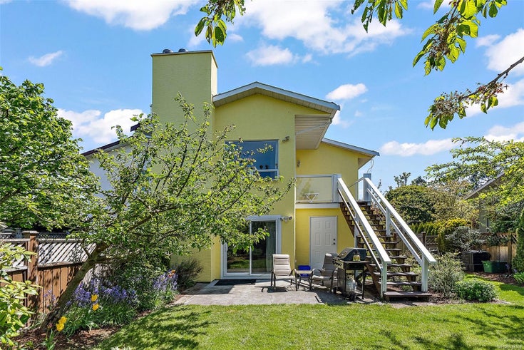 370 Pooley Pl - Es Old Esquimalt Half Duplex for sale, 5 Bedrooms (931307)