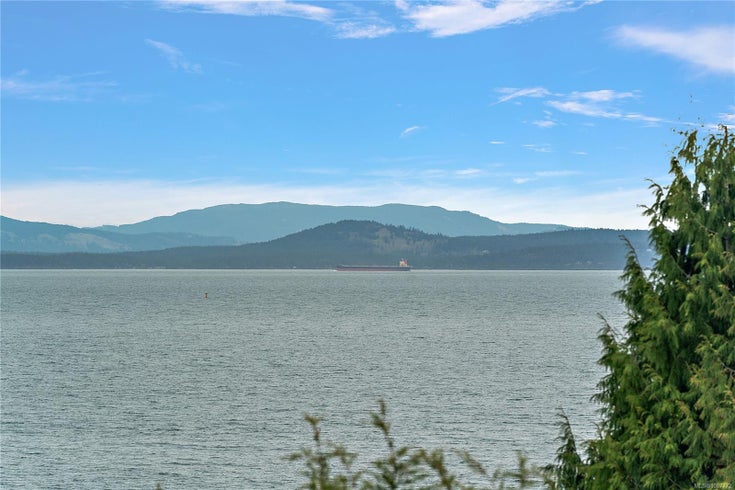 5055 Lochside Dr - SE Cordova Bay Single Family Residence for Sale, 4 Bedrooms (1007772)