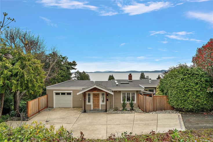5055 Lochside Dr - SE Cordova Bay Single Family Residence for Sale, 4 Bedrooms (1007772)