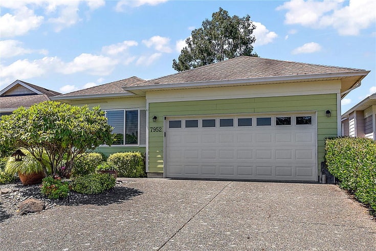 7952 Polo Park Cres - CS Saanichton Single Family Residence for Sale, 2 Bedrooms (1011525)