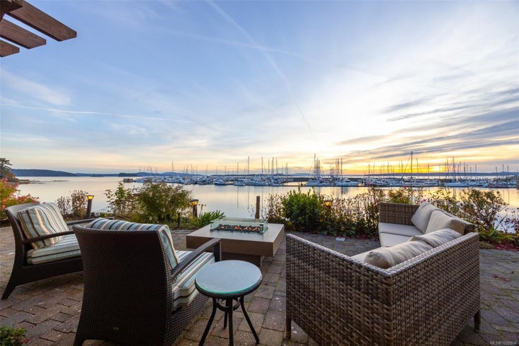 101 - 9949 Third St - Si Sidney North-East Half Duplex for Sale, 3 Bedrooms (1020804)