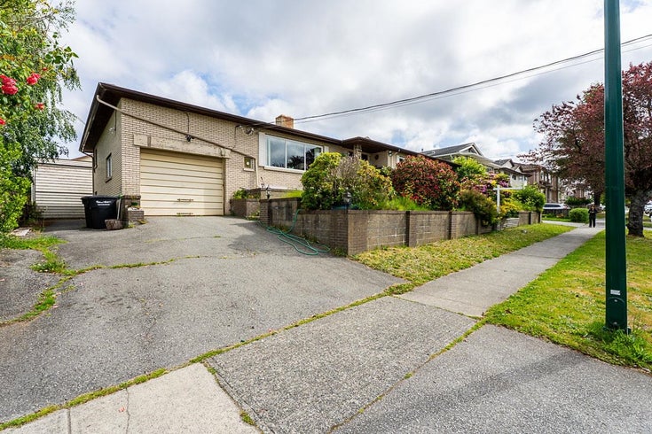 753 E 55th Avenue - South Vancouver Single Family Residence for Sale, 11 Bedrooms (R3011558)