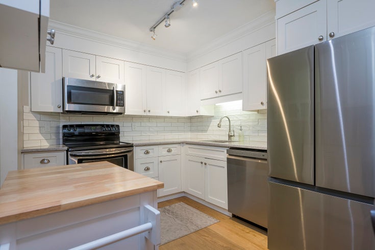 210 - 33280 E Bourquin Crescent - Central Abbotsford Apartment/Condo for Sale, 2 Bedrooms (R3026894)