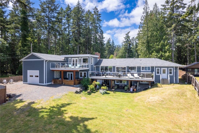 6445 Island Hwy W - PQ Qualicum North Single Family Residence for Sale, 5 Bedrooms (1014618)