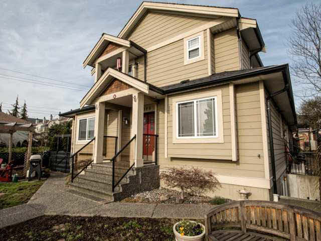 300 E 4th Street - Lower Lonsdale 1/2 Duplex for sale, 5 Bedrooms (V1105256)