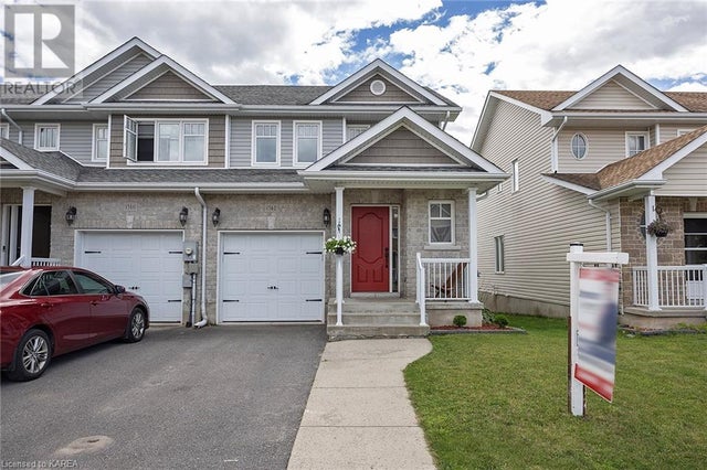 1562 CRIMSON Crescent - Kingston Row / Townhouse for sale, 3 Bedrooms (40625273)