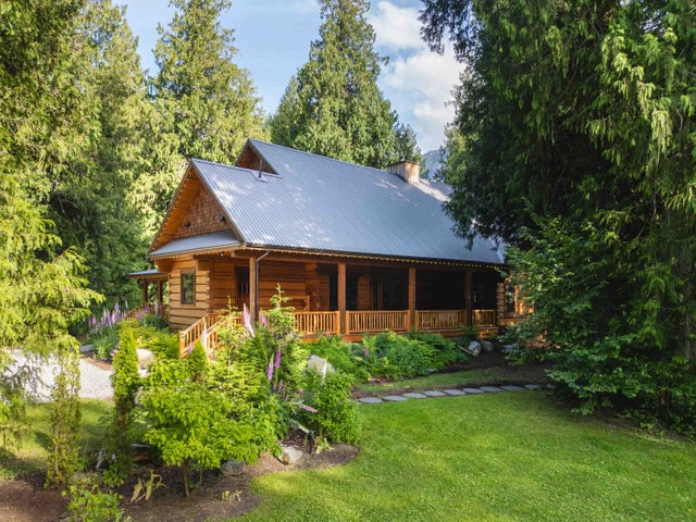 1710 Highway 99 - Pemberton Single Family Residence for Sale, 7 Bedrooms (R2997658)