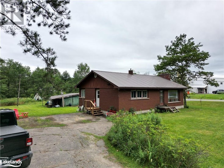 2108 MANITOBA ST - Bracebridge House, 3 Bedrooms (40622024)