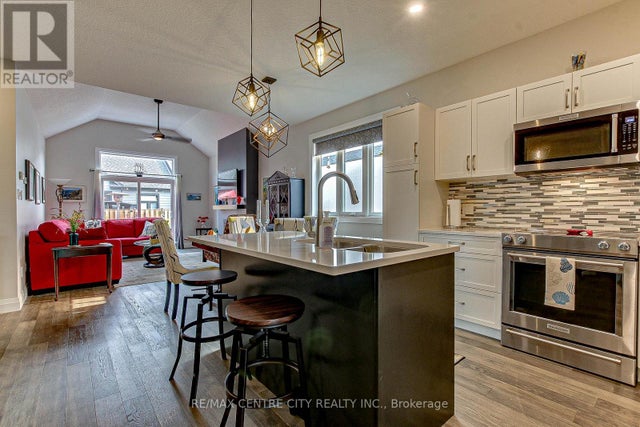 71 COMPASS TRAIL - Central Elgin (port Stanley) House for Sale, 3 Bedrooms (X12063112)