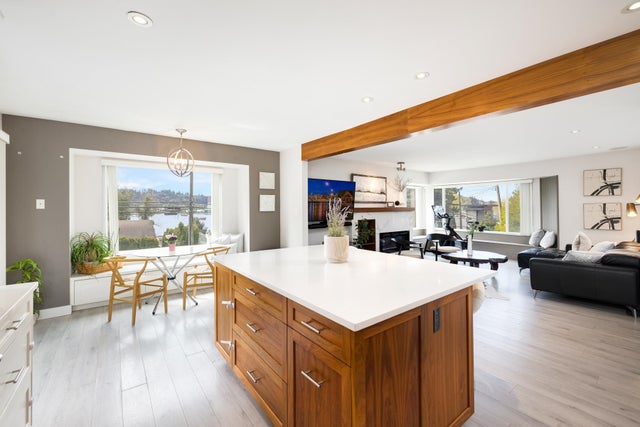 2 Walton Way - North Shore Pt Moody Single Family Residence for Sale, 4 Bedrooms (R2993134)