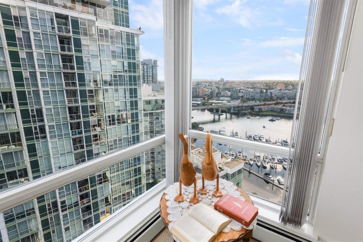 3105 198 AQUARIUS MEWS - Yaletown Apartment/Condo, 1 Bedroom (R2933188)