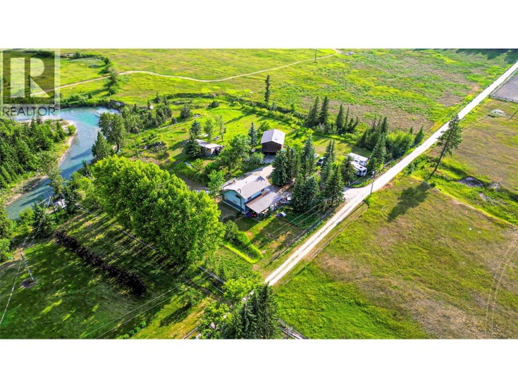 3560 ISLAND POND Road - Skookumchuck House for Sale, 2 Bedrooms (10359689)
