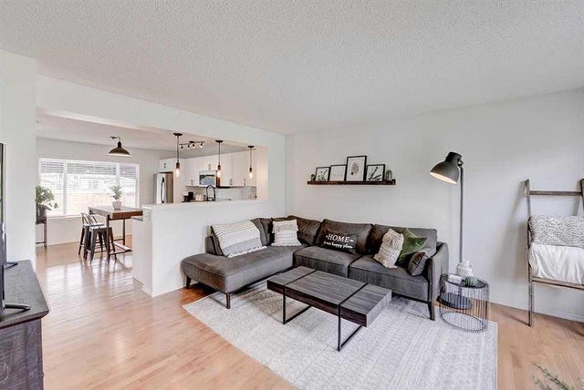 12 Elgin Meadows View SE - McKenzie Towne Semi Detached (Half Duplex) for Sale, 2 Bedrooms (A2216532)