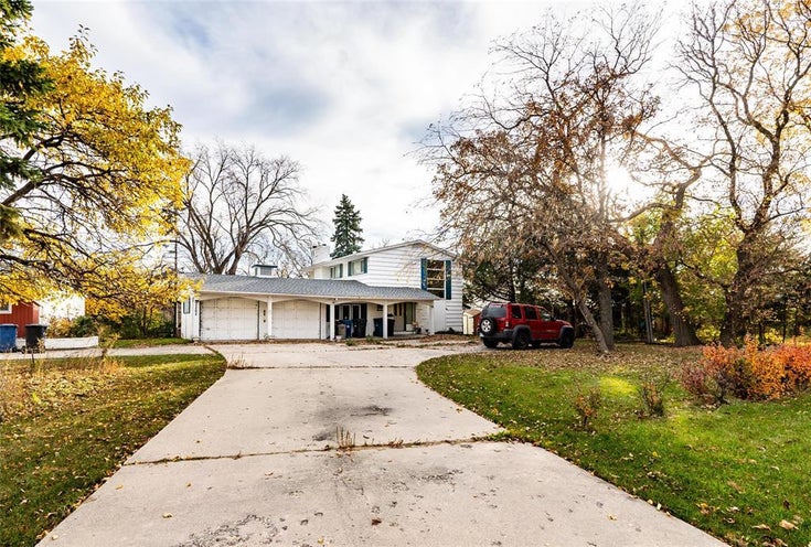 2262 Portage Avenue - Winnipeg House for Sale, 4 Bedrooms (202502657)