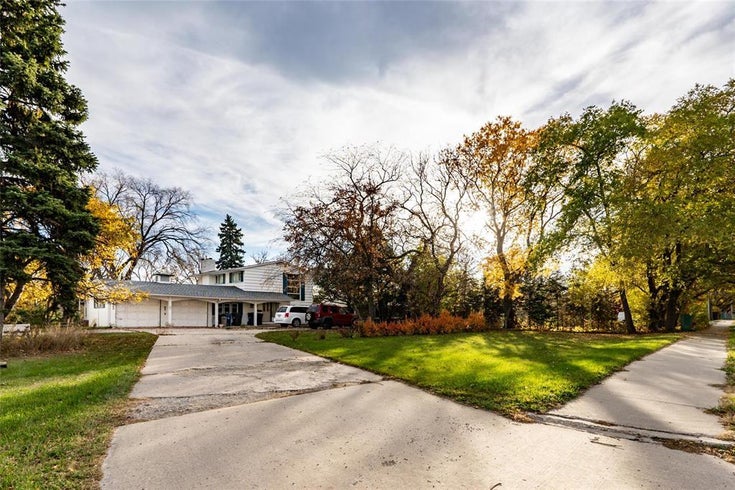 2262 Portage Avenue - Winnipeg House for Sale, 4 Bedrooms (202502657)
