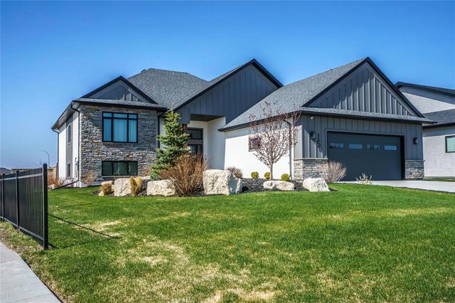 15 Stone Hearth Lane - Macdonald (town) House for Sale, 5 Bedrooms (202510324)
