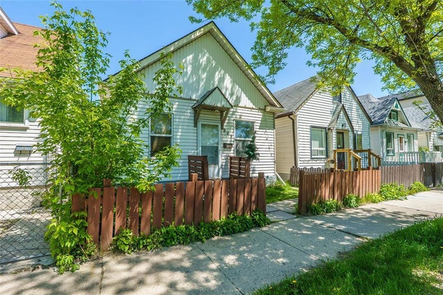 849 Redwood Avenue - Winnipeg House for Sale, 2 Bedrooms (202512737)