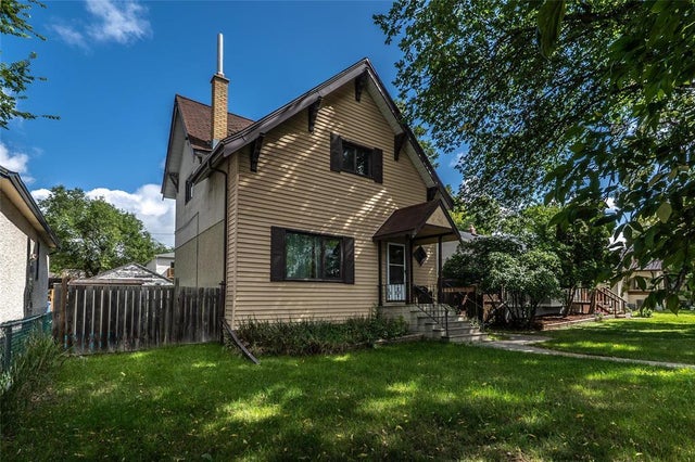 9 St David Road - Winnipeg House for Sale, 3 Bedrooms (202522900)