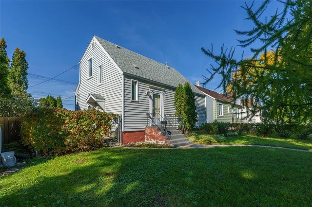 1222 Strathcona Street - Winnipeg House for Sale, 4 Bedrooms (202525083)