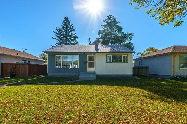118 Lennox Avenue - Winnipeg House for Sale, 4 Bedrooms (202525085)