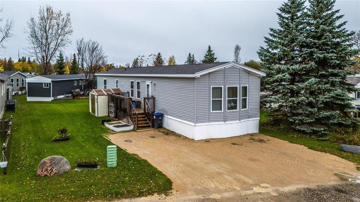 11 ASPEN SIX Drive - Steinbach Mobile Home for Sale, 3 Bedrooms (202526796)