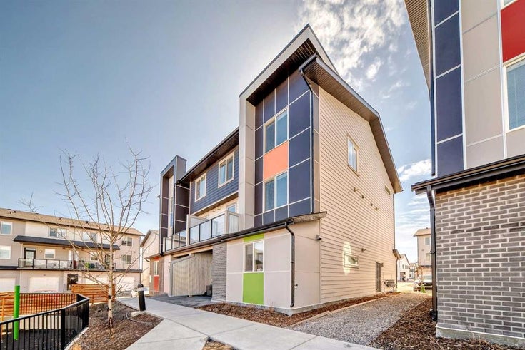 202, 110 Redstone Walk NE - Redstone Row/Townhouse for Sale, 3 Bedrooms (A2211984)