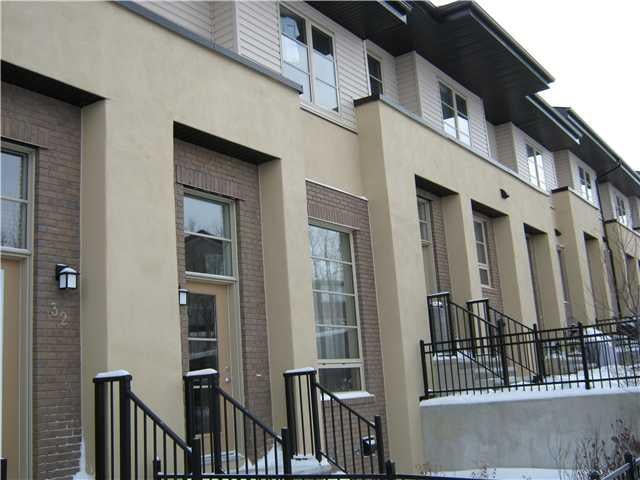 30 Aspen Hills Common Sw - Aspen Woods Row/Townhouse, 2 Bedrooms (C3550730)