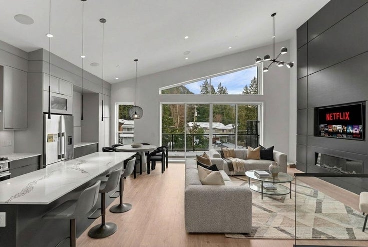 41717 Government Road - Brackendale Half Duplex for Sale, 7 Bedrooms (R3075952)