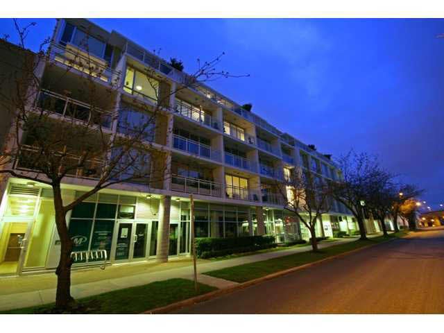 207 1635 W 3rd Avenue - False Creek Apartment/Condo(V999282)